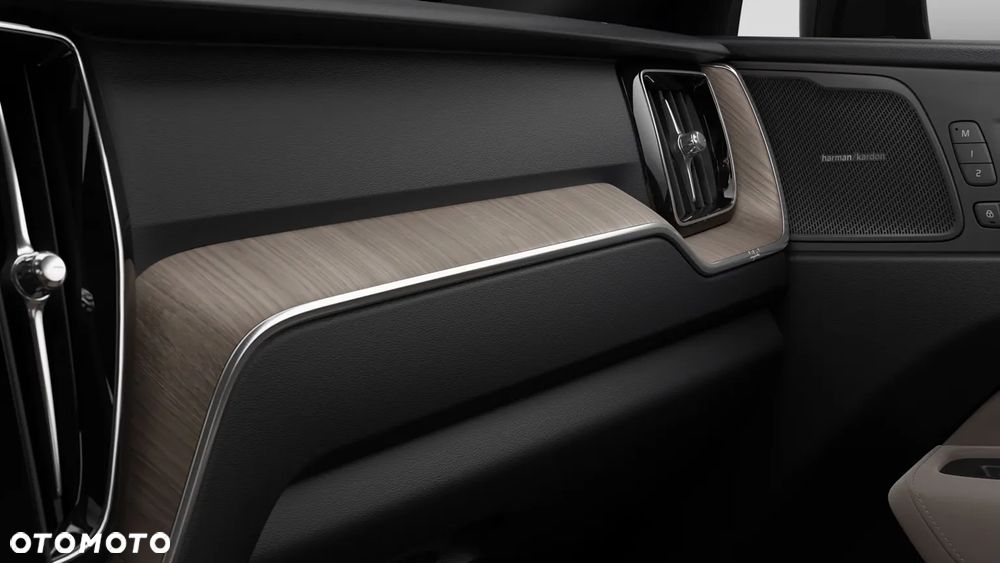 Volvo XC 60 B5 B AWD Plus Dark - 16