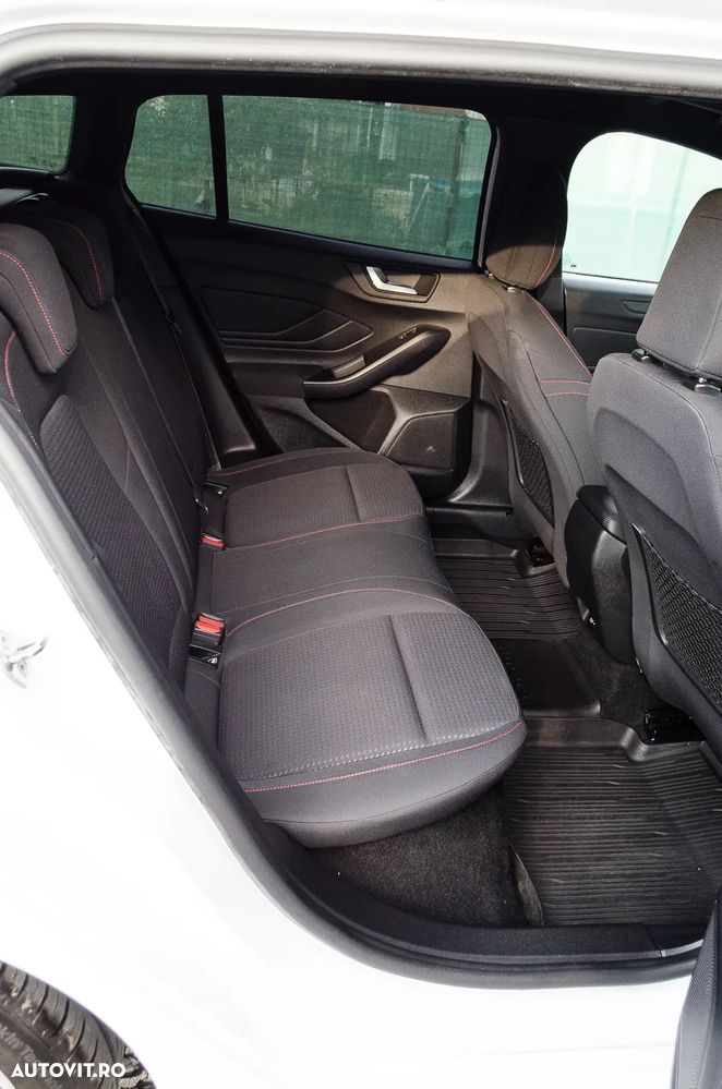 Ford Focus 1.5 EcoBlue Start-Stopp-System ST-LINE DESIGN - 13