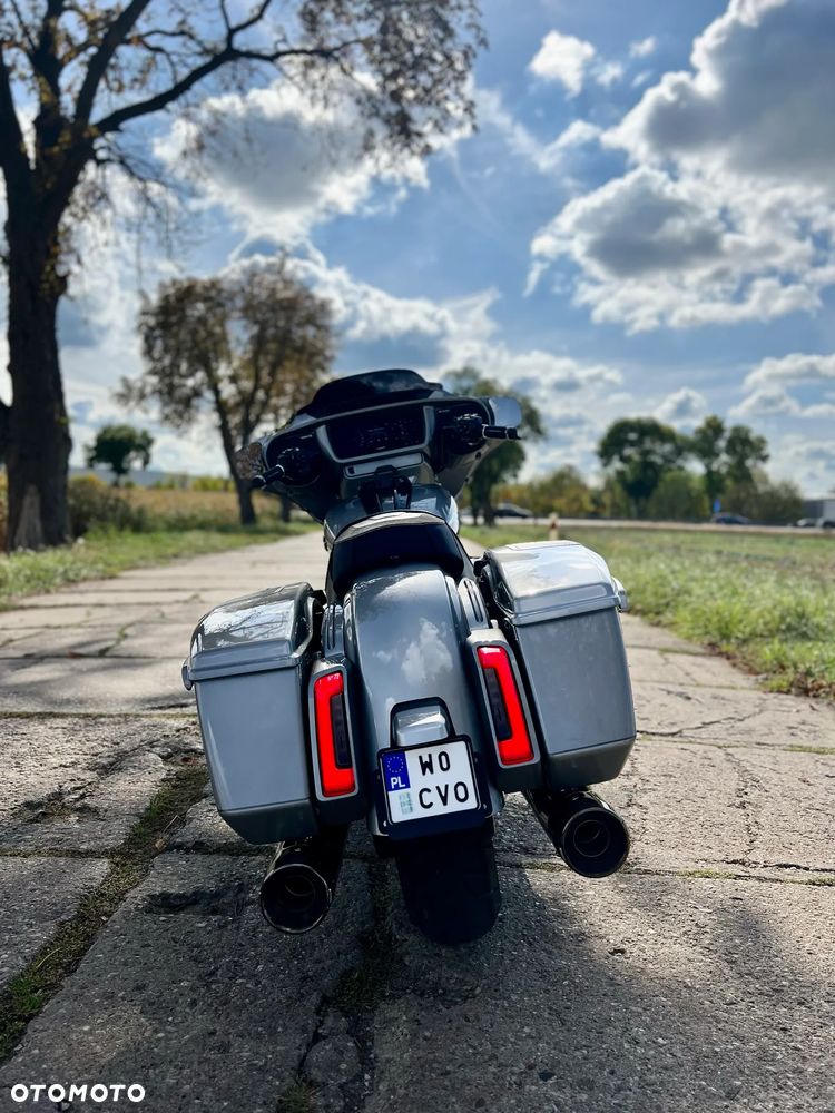 Harley-Davidson CVO Street Glide - 4