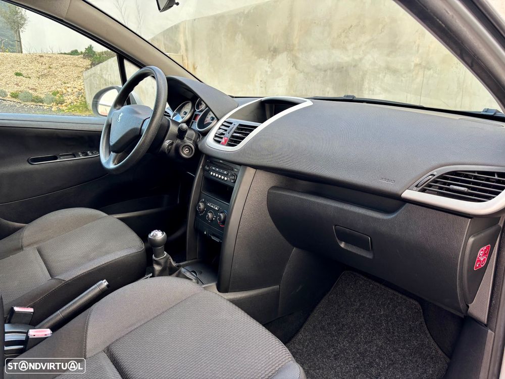 Peugeot 207 1.4 16V Trendy - 24
