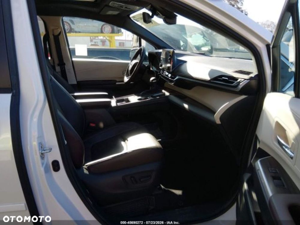 Toyota Sienna - 7