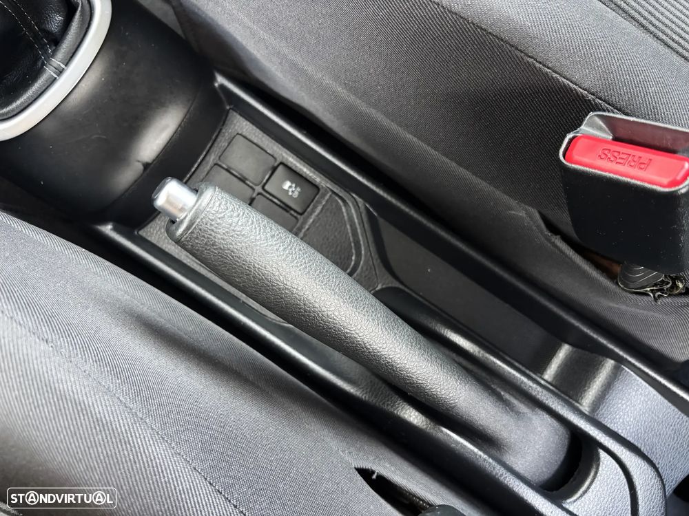 Toyota Yaris 1.4 D-4D Comfort+P.Style - 32