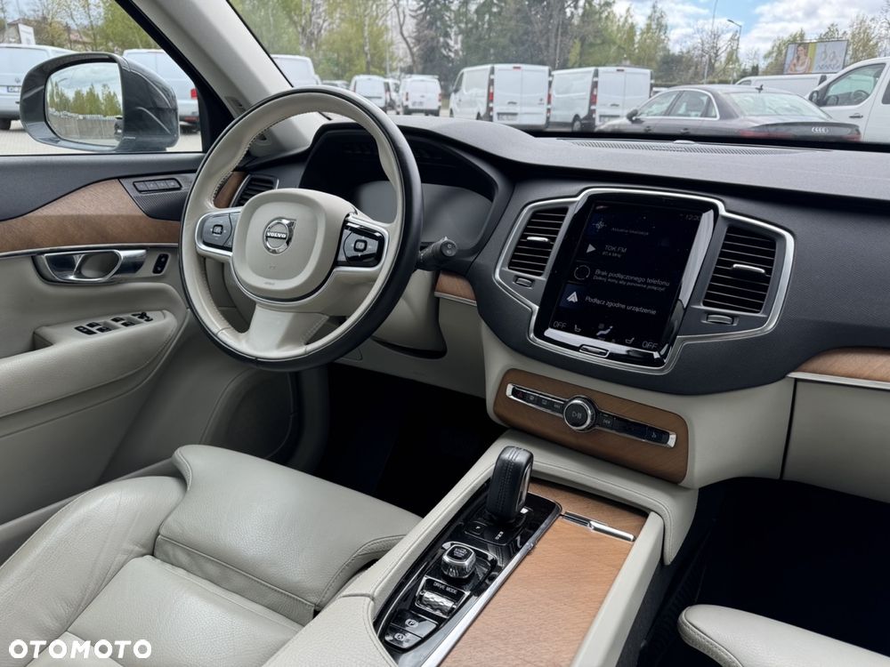 Volvo XC 90 B5 D AWD Momentum Pro - 25