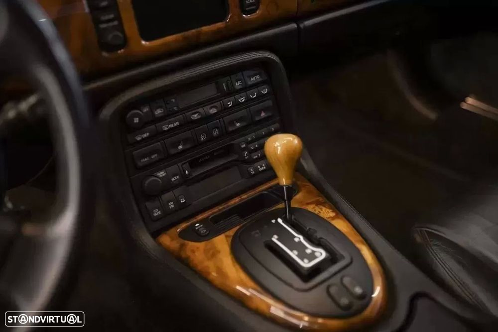 Jaguar XK XKR 4.0 Convertible - 13