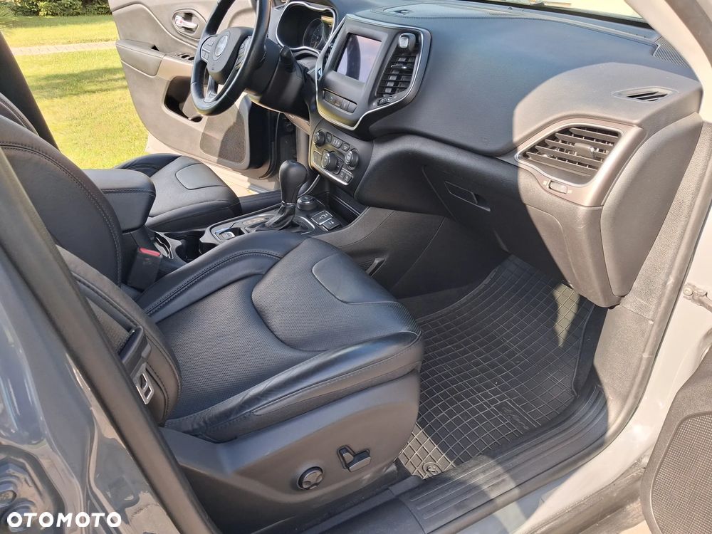 Jeep Cherokee - 10