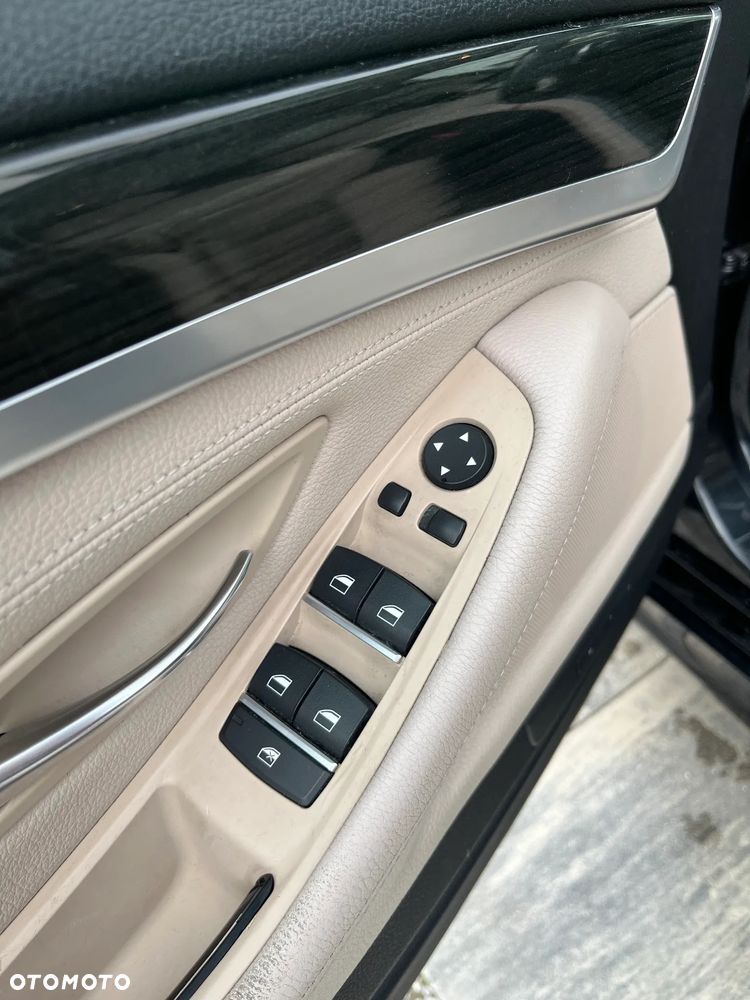 BMW Seria 5 530d xDrive Sport-Aut Luxury Line - 24