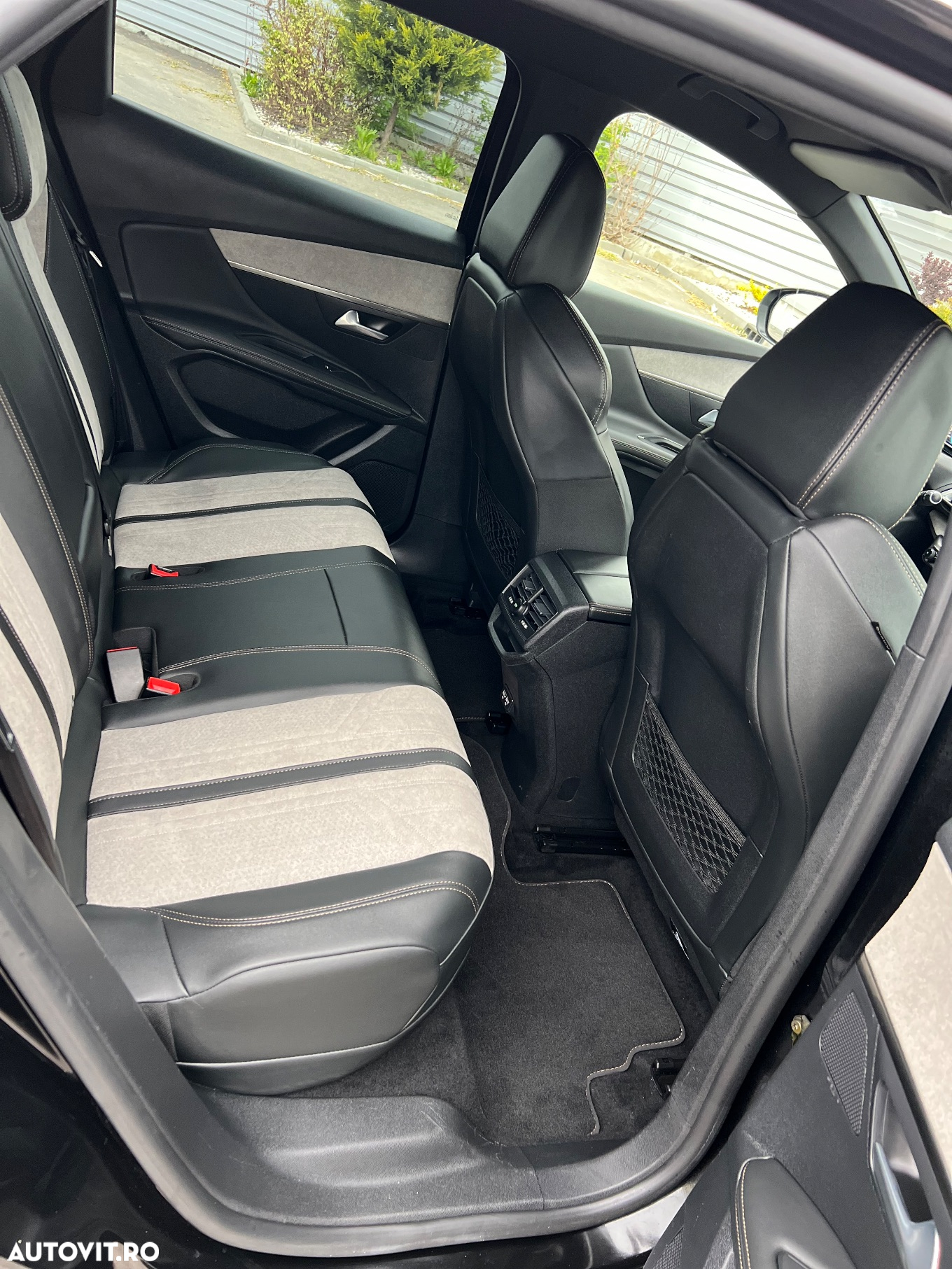Peugeot 3008 Plug-In Hybrid 225 e-EAT8 GT - 8