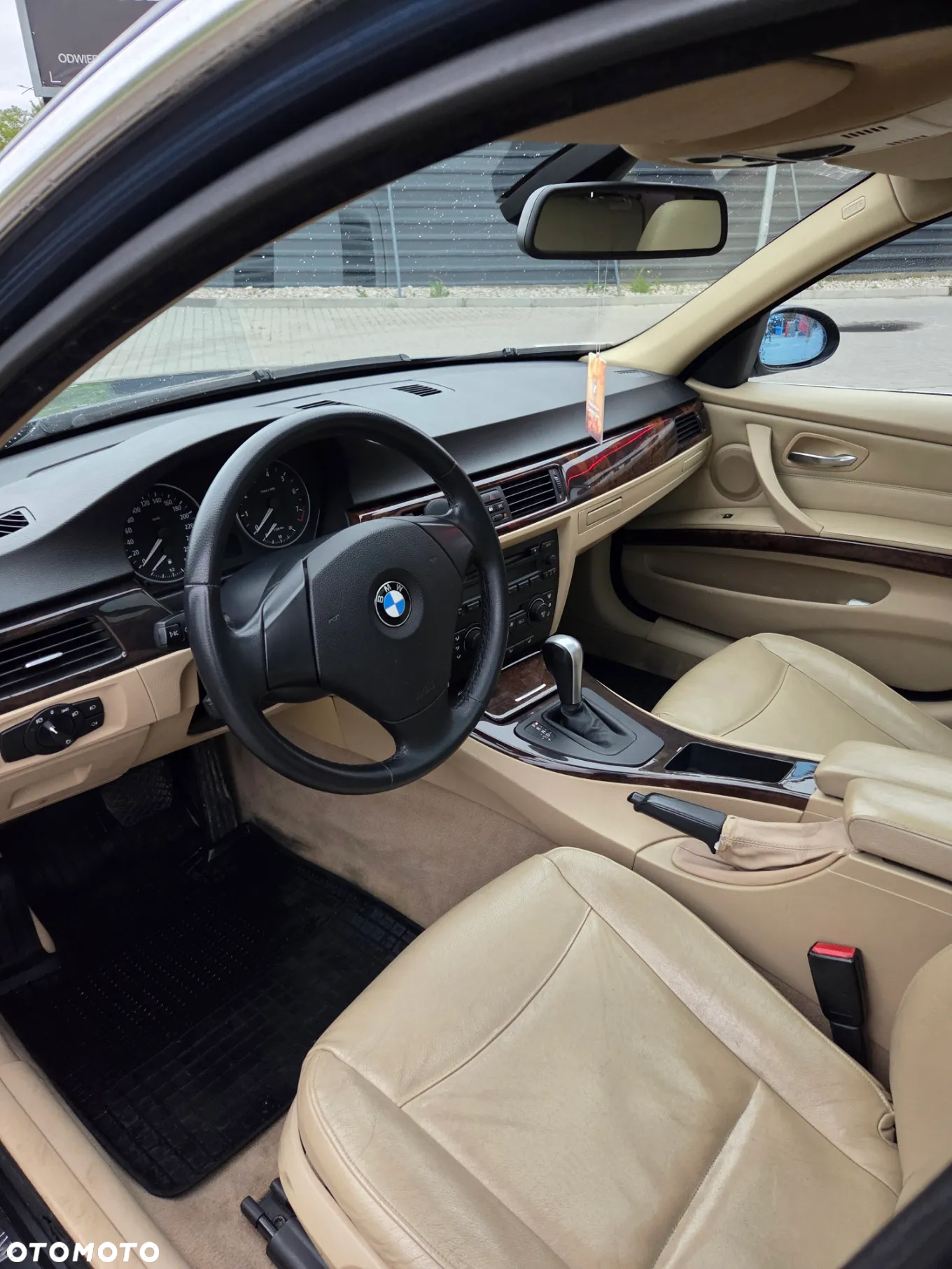 BMW Seria 3 325xi Touring - 15
