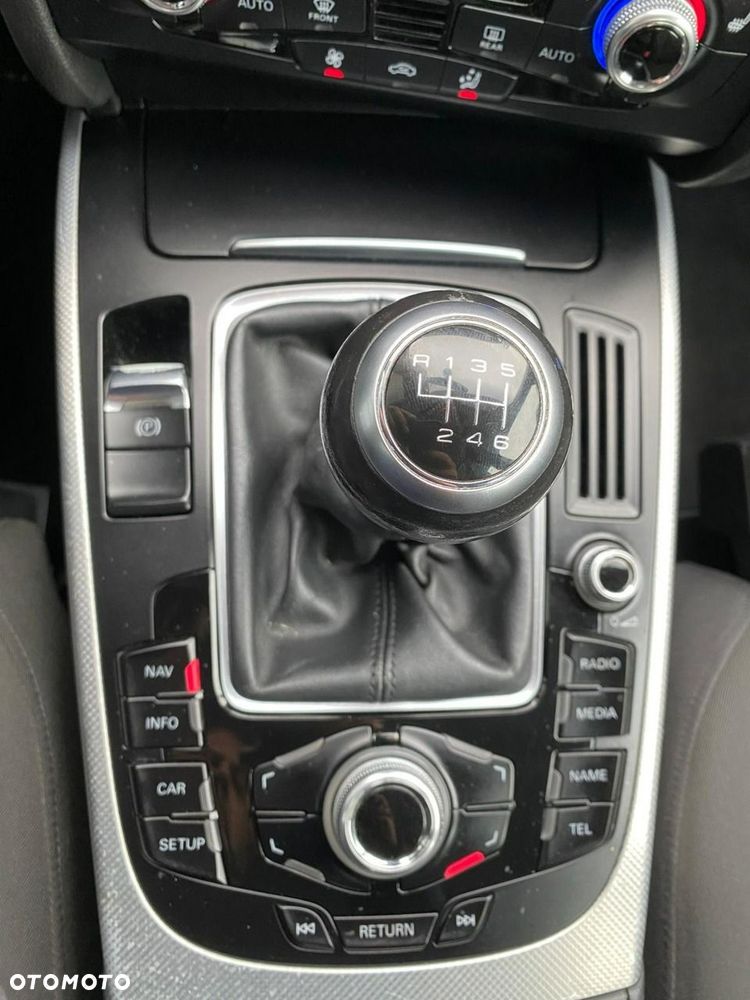 Audi A4 Limousine - 8