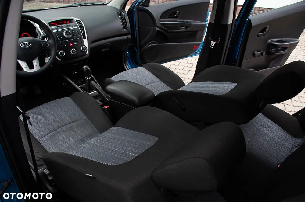 Kia Ceed 1.4 CVVT Dream-Team Edition - 24