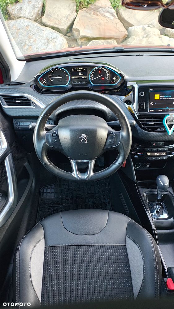 Peugeot 2008 PureTech 130 Stop&Start EAT6 Signature - 4