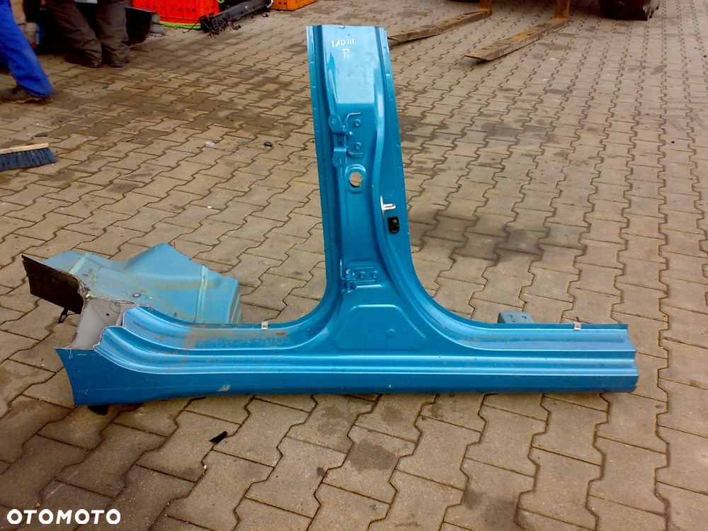 hyundai i10 iii 2019 - próg słupek środkowy bok prawy - 1