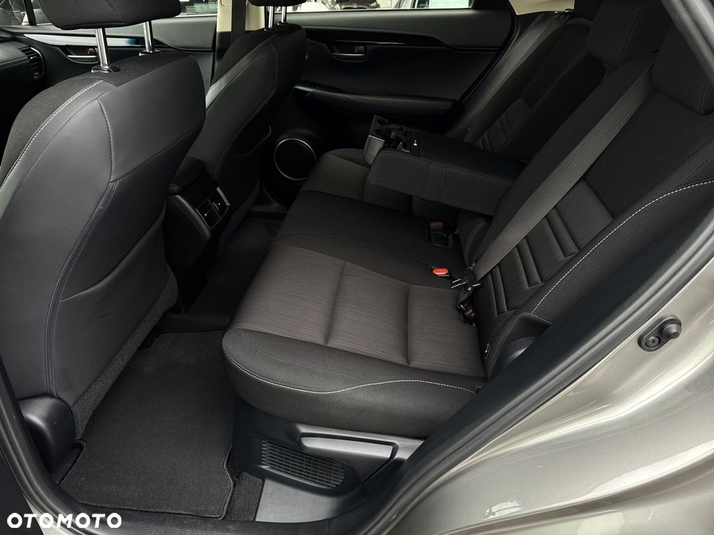 Lexus NX 300h Elite 2WD - 31