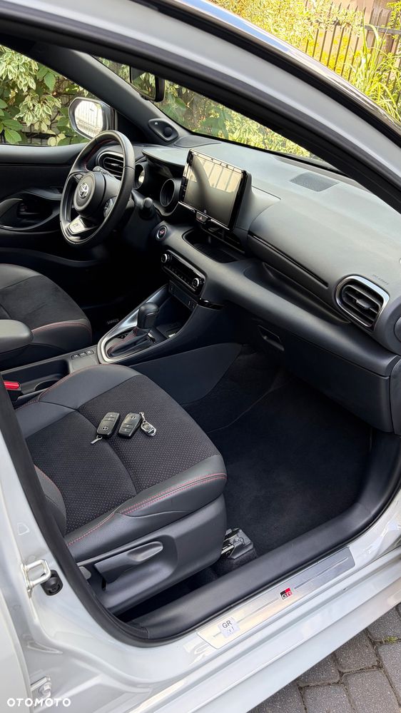Toyota Yaris Hybrid 1.5 GR Sport - 16