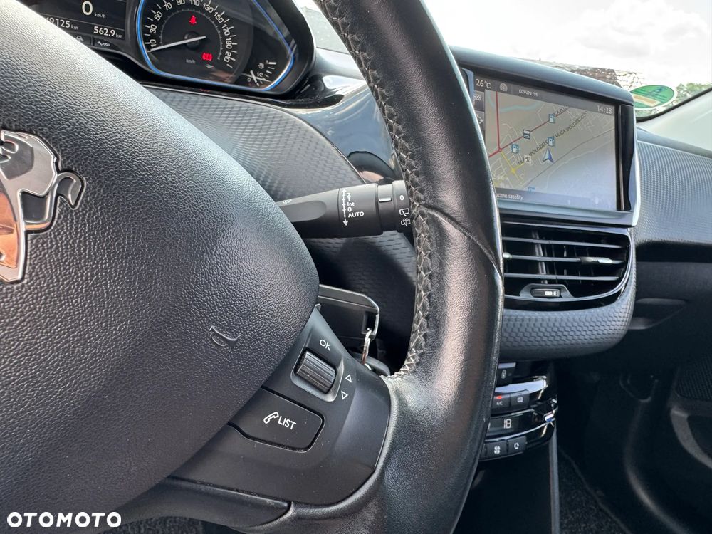 Peugeot 2008 1.2 Pure Tech GPF Allure S&S - 16