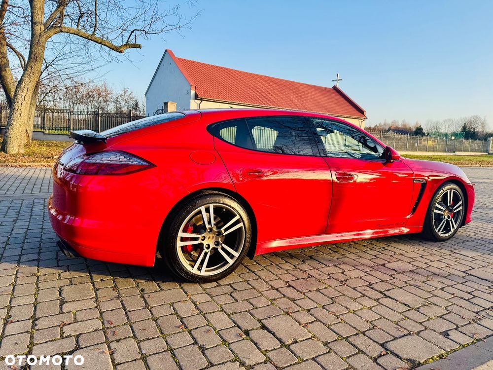 Porsche Panamera GTS - 4