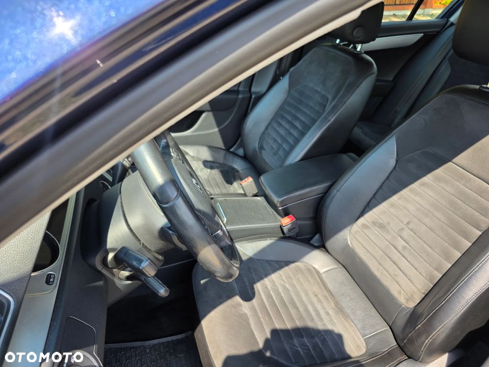 Volkswagen Passat 2.0 TDI 4Mot Highline DSG - 39