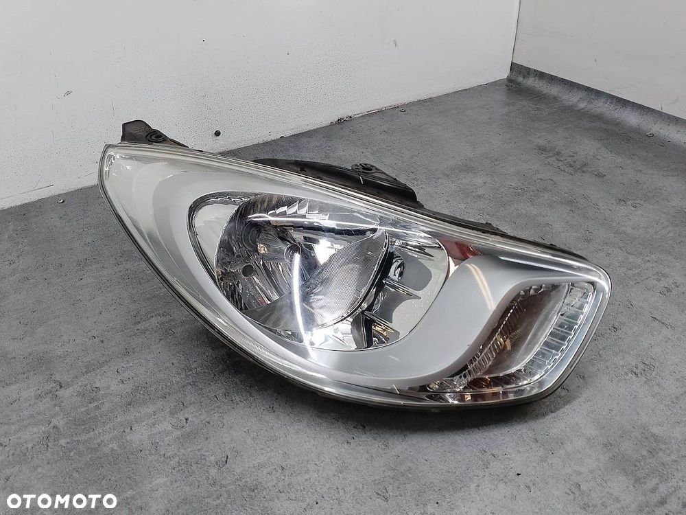 LAMPA PRZÓD PRAWA HYUNDAI I10 FL I - 2