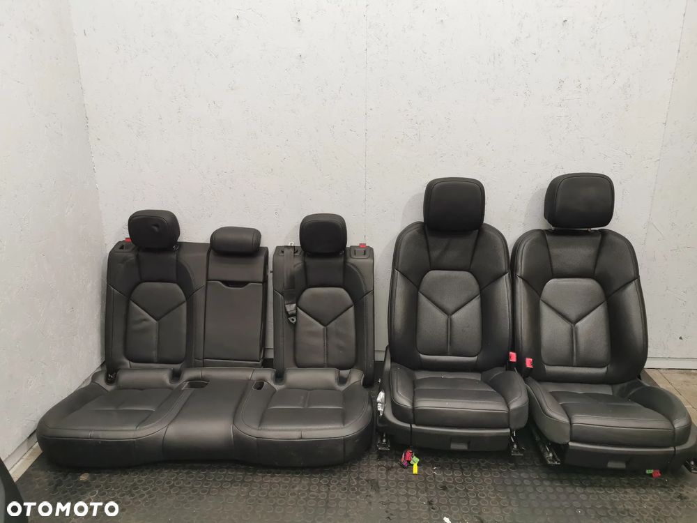 Porsche Macan 95B fotele kanapa tapicerki komplet czarna skóra