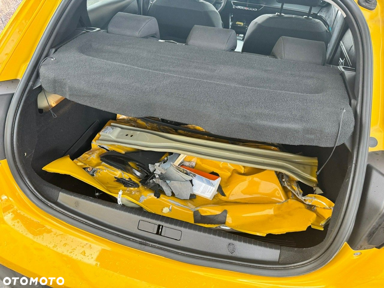 Peugeot 208 - 18