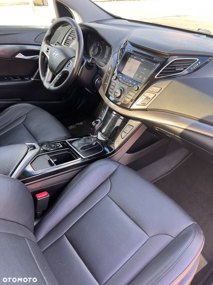 Hyundai i40 Kombi 1.7 CRDi DCT Premium - 11