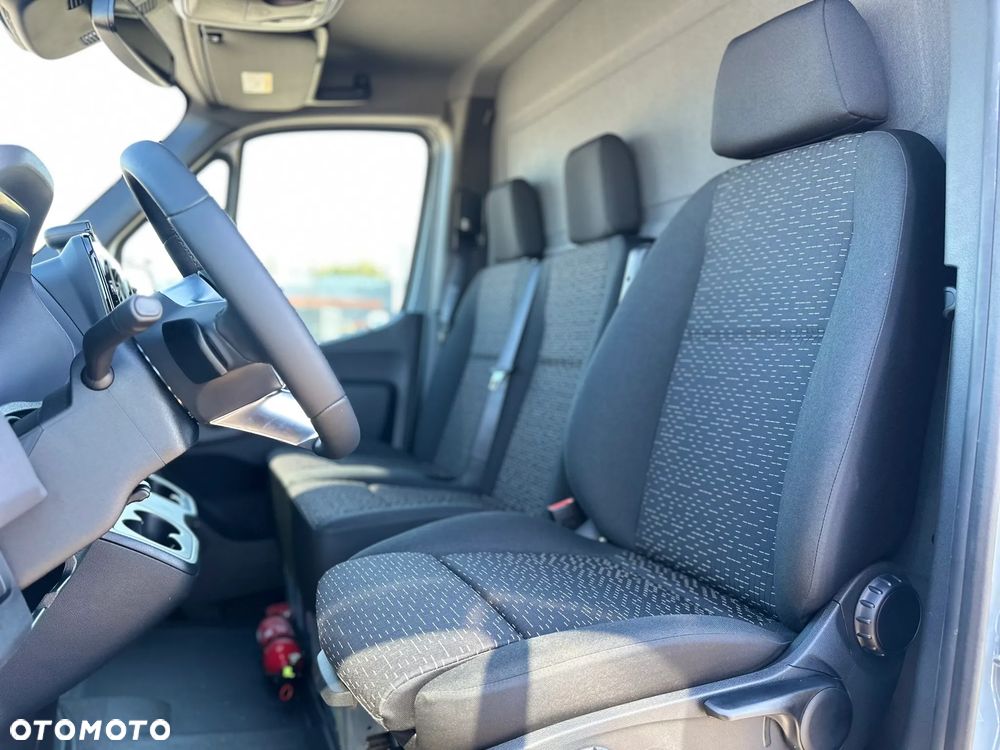 Mercedes-Benz Sprinter - 12