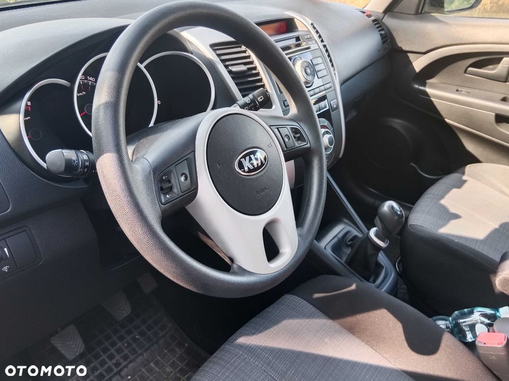 Kia Venga - 7
