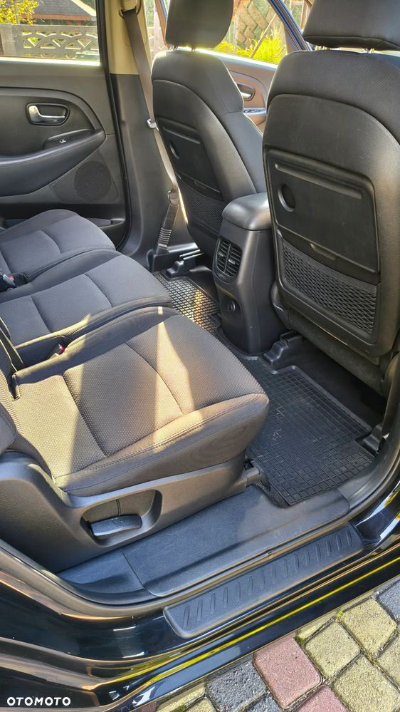Kia Carens - 16