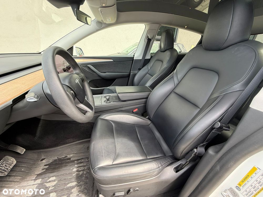 Tesla Model Y - 15