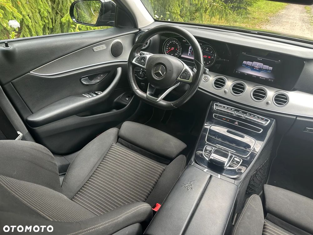 Mercedes-Benz Klasa E 220 d 9G-TRONIC - 24