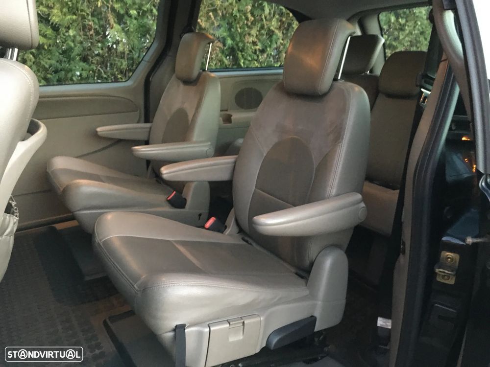 Chrysler Voyager 2.8 CRD ATX LX - 19