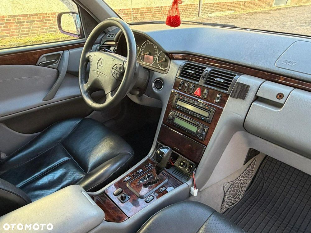 Mercedes-Benz Klasa E - 29