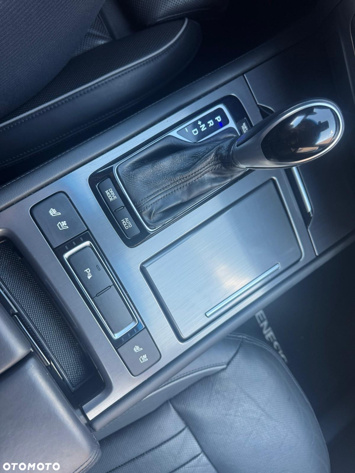 Hyundai Genesis 3.8 V6 GDI - 8