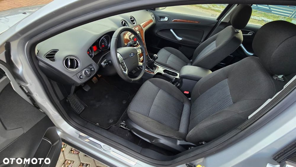 Ford Mondeo 2.0 Ghia X100 / X - 9