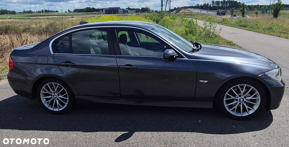 BMW Seria 3 325i - 4