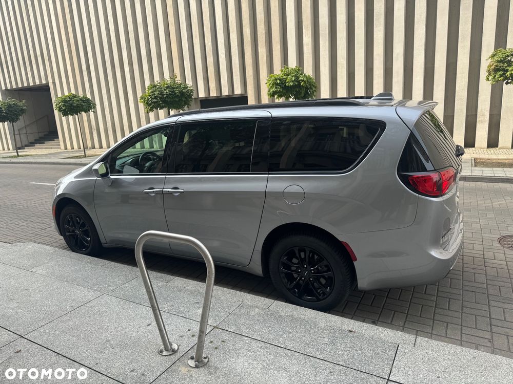 Chrysler Pacifica - 3