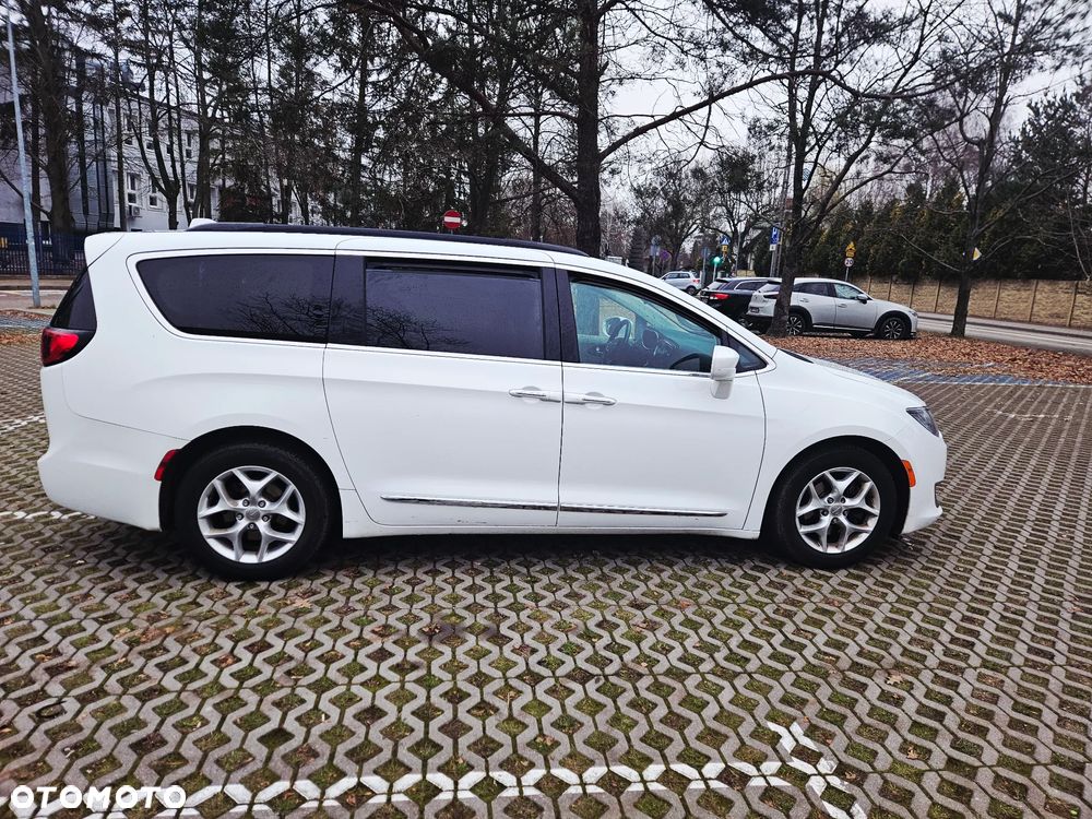 Chrysler Pacifica - 2