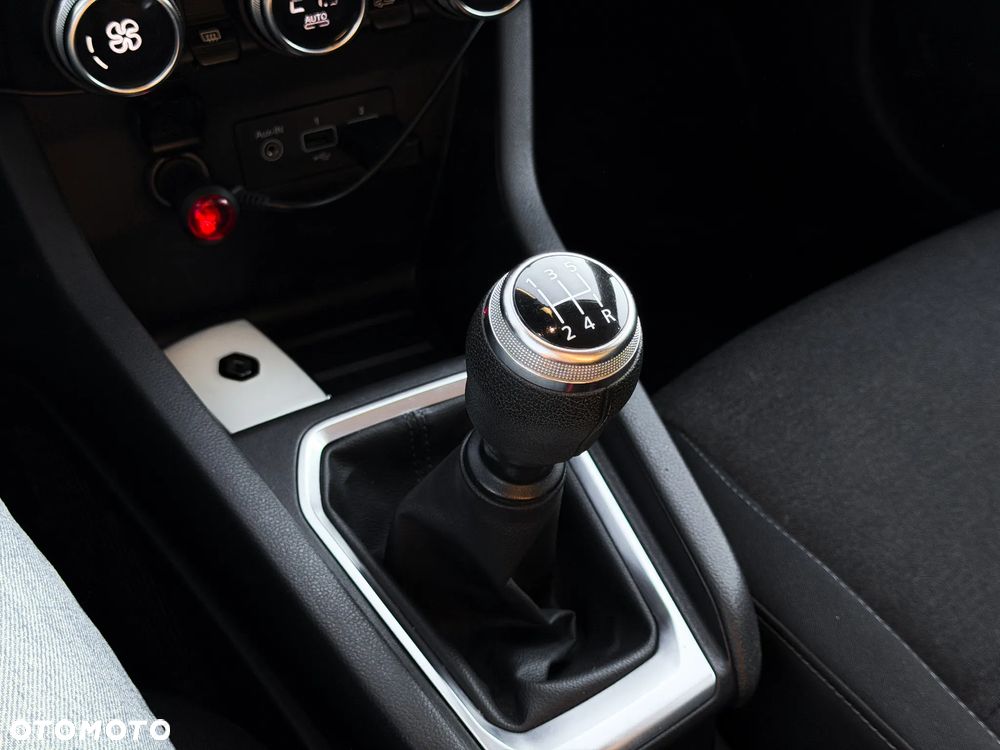 Renault Clio TCe 100 BUSINESS EDITION - 28