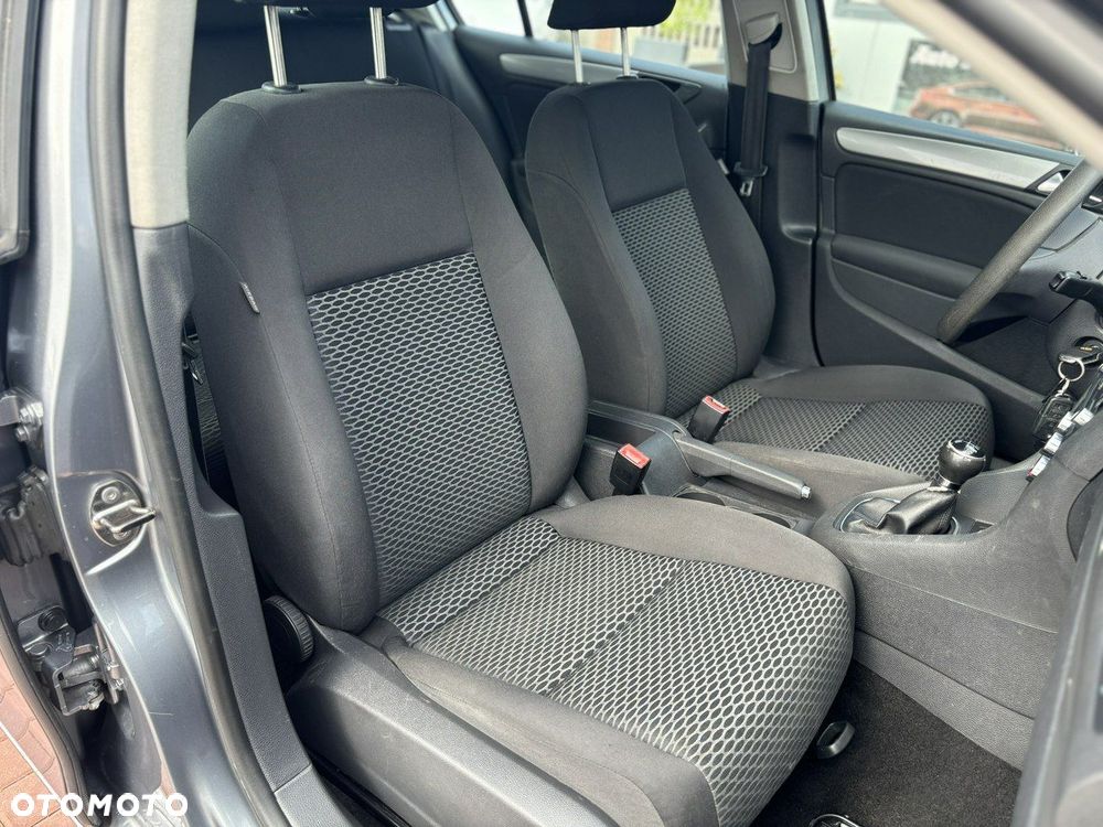 Volkswagen Golf - 24