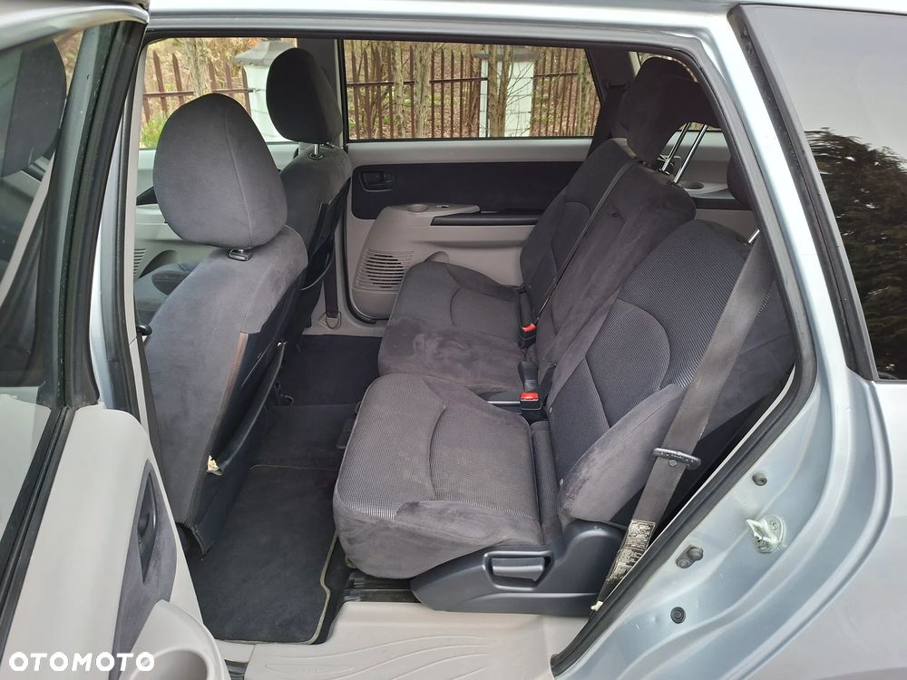 Mitsubishi Grandis - 21