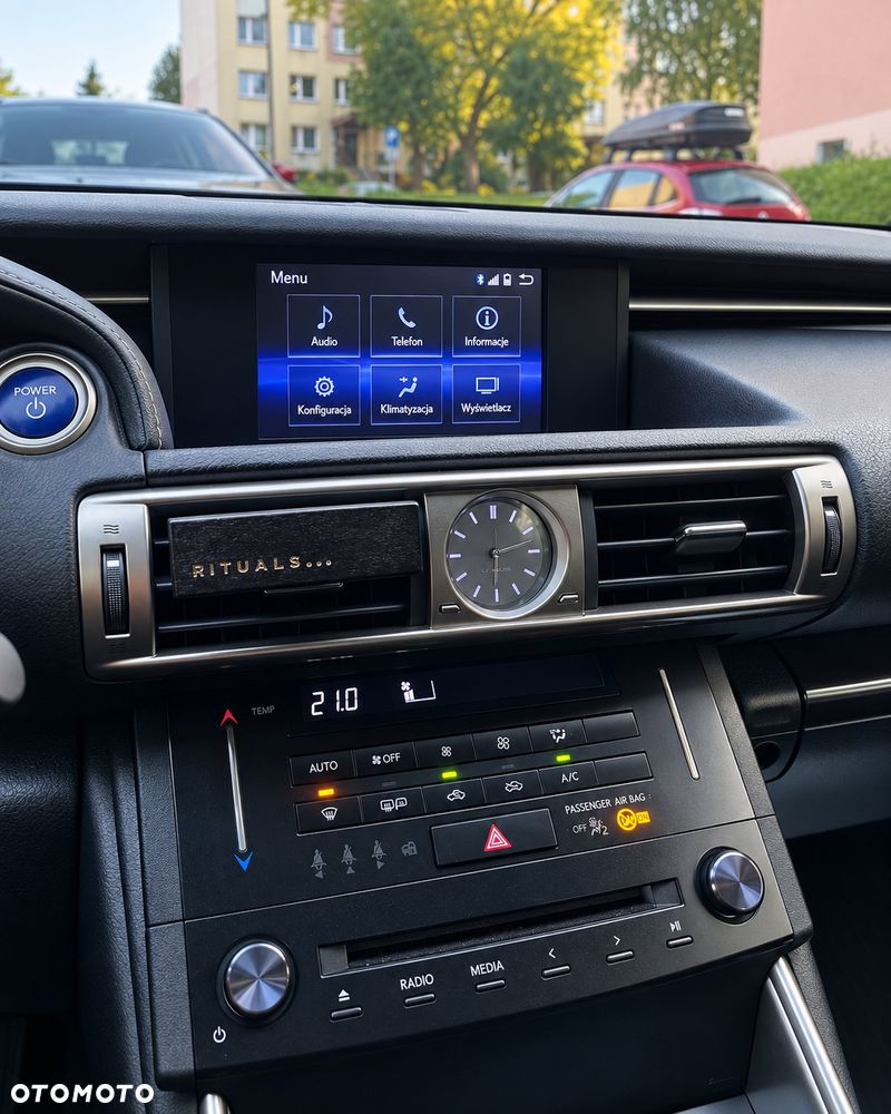 Lexus IS 300h Elite - 4
