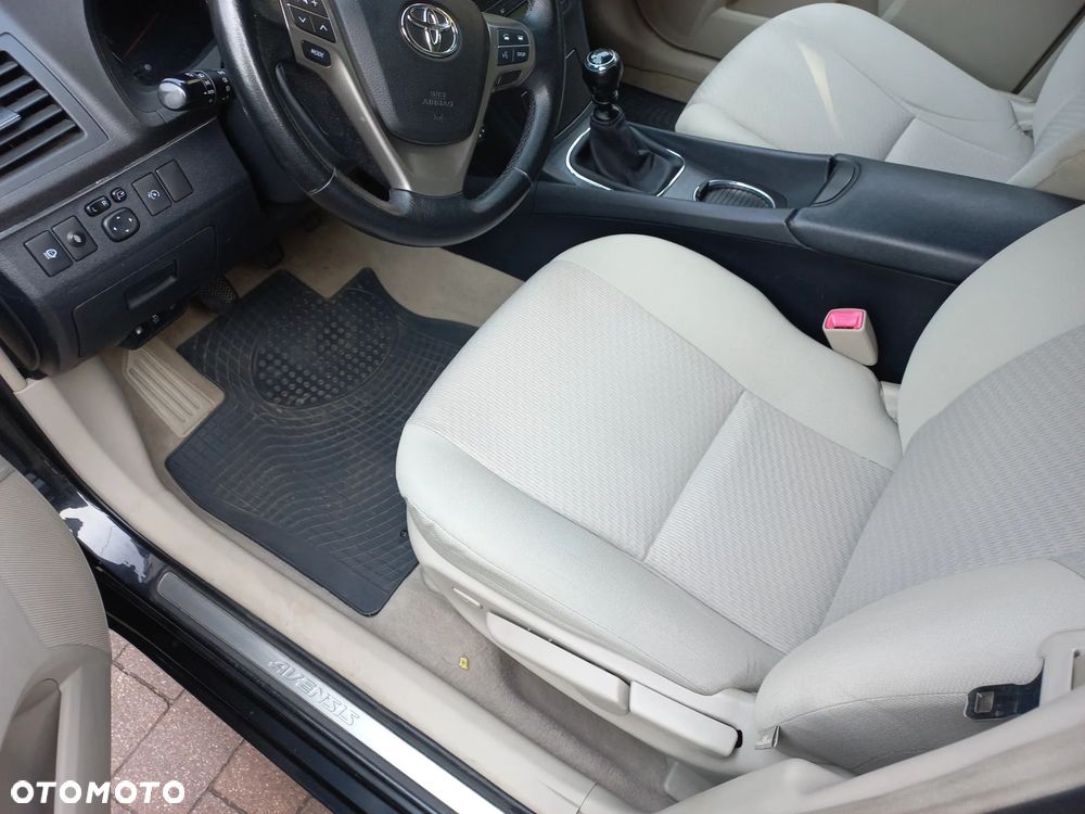 Toyota Avensis 2.0 Sol plus - 9