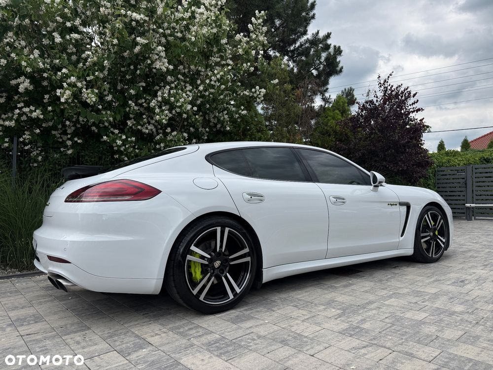 Porsche Panamera - 32