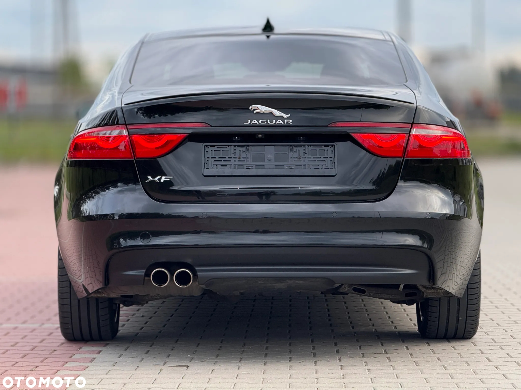 Jaguar XF 2.0 i4D R-Sport - 12