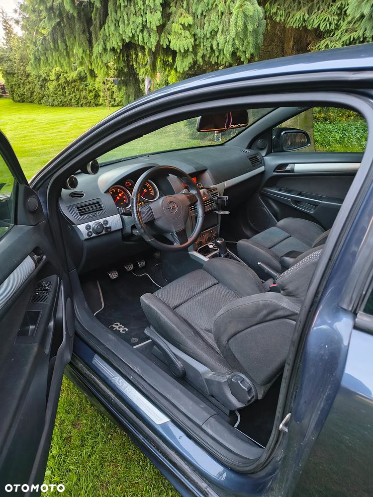 Opel Astra 2.0 T OPC - 10