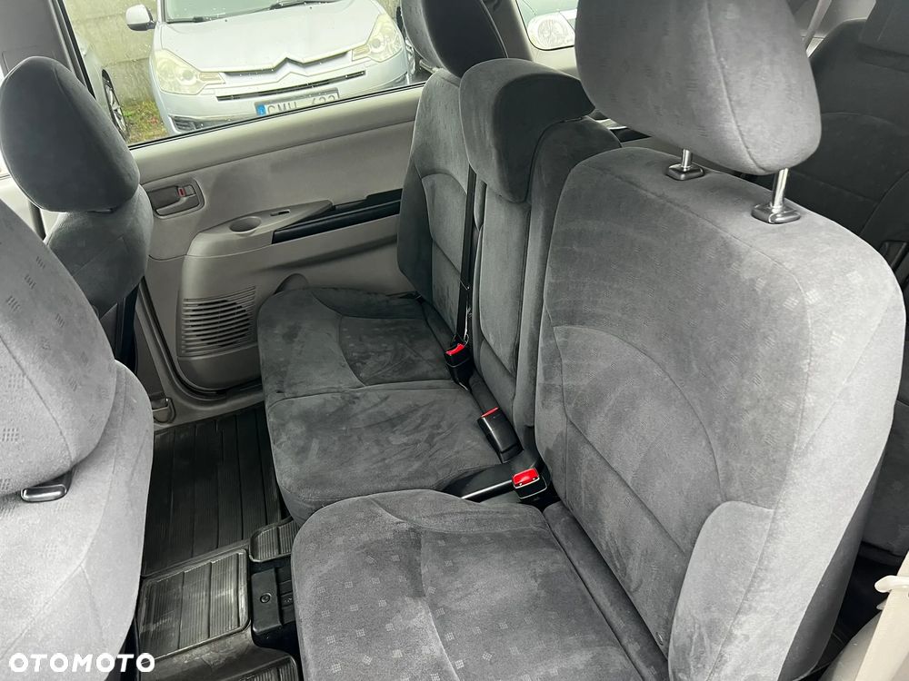 Mitsubishi Grandis 2.4 Intense - 26