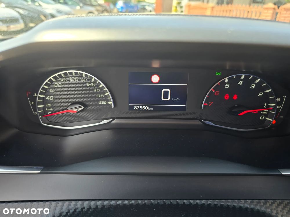 Peugeot 208 - 25