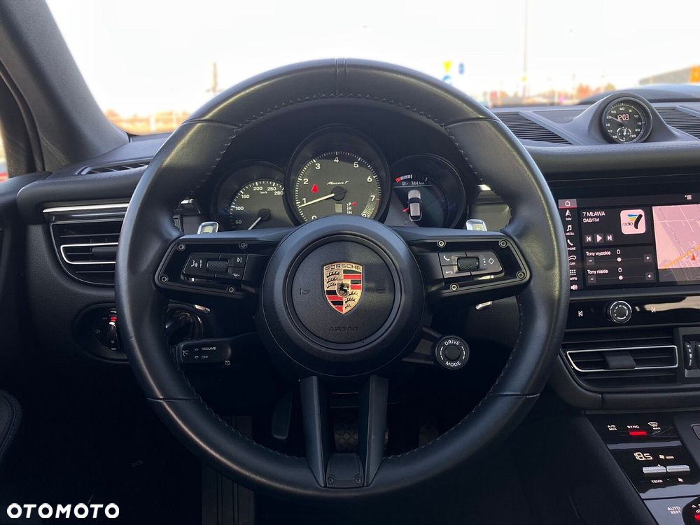 Porsche Macan T - 30