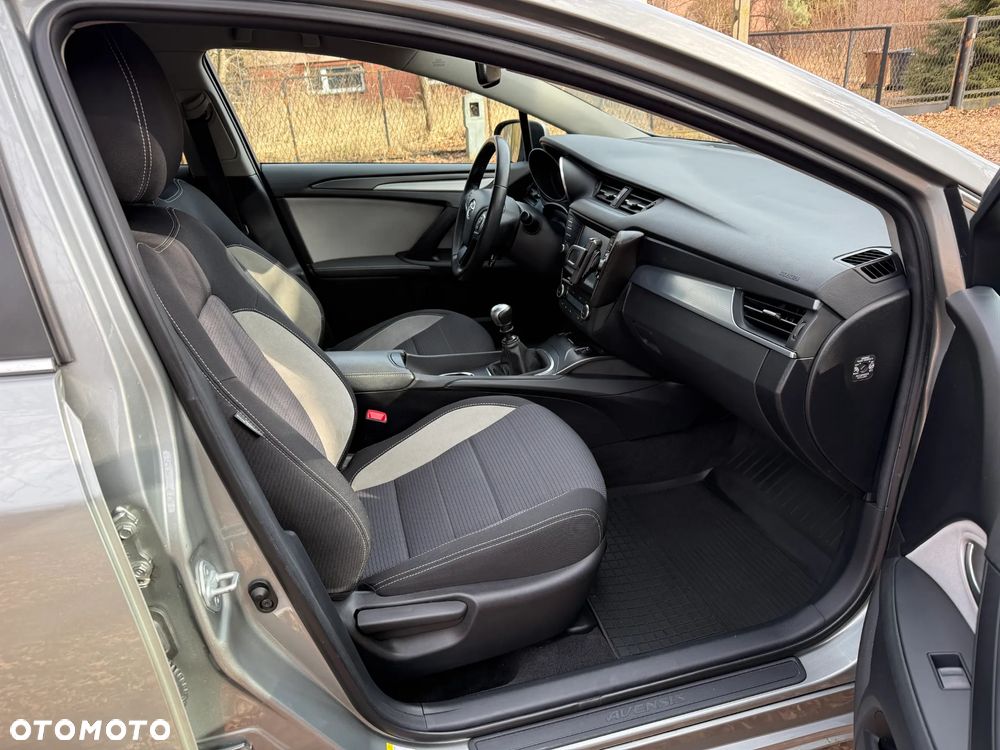 Toyota Avensis - 26