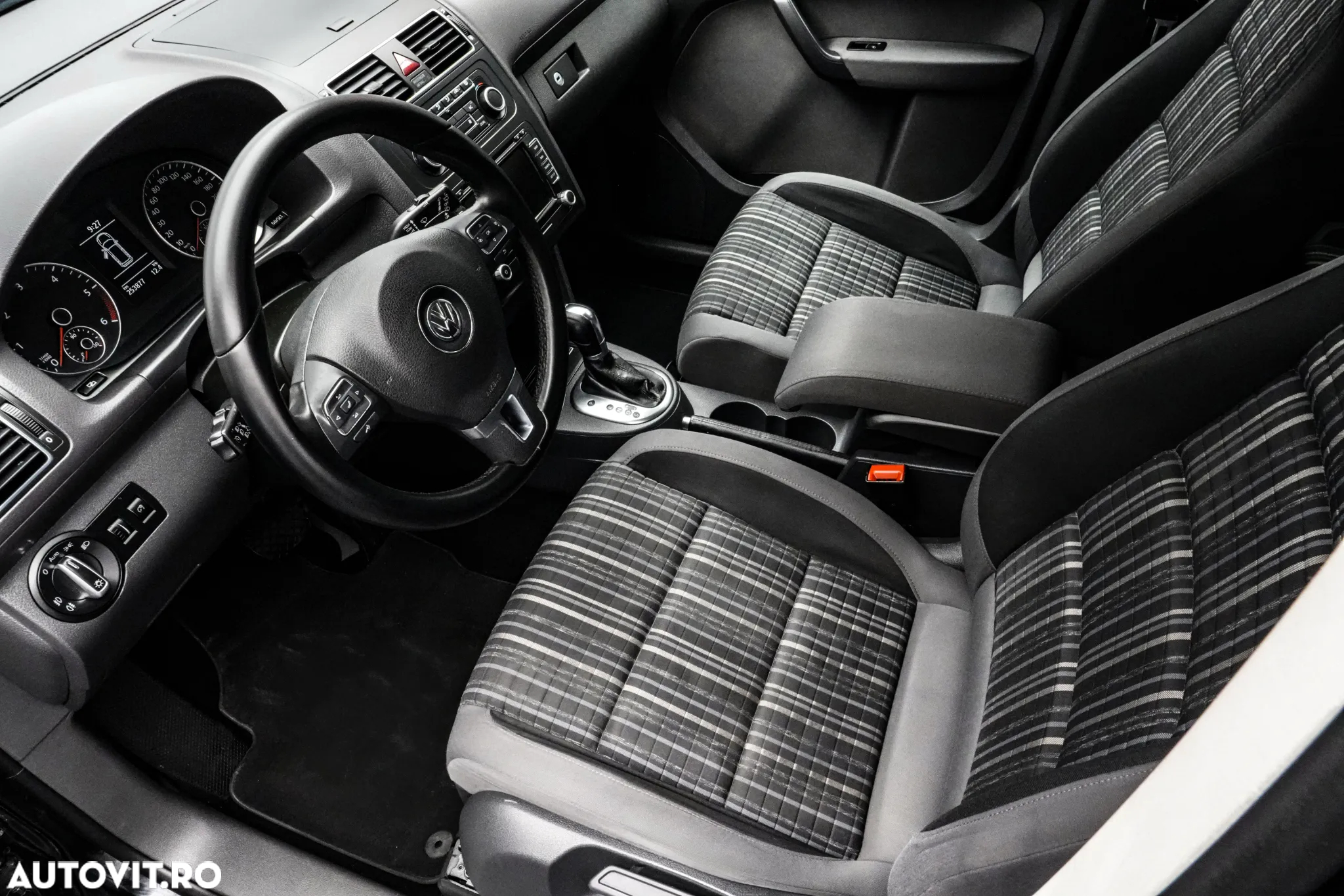 Volkswagen Touran Cross 2.0 TDI DSG - 11
